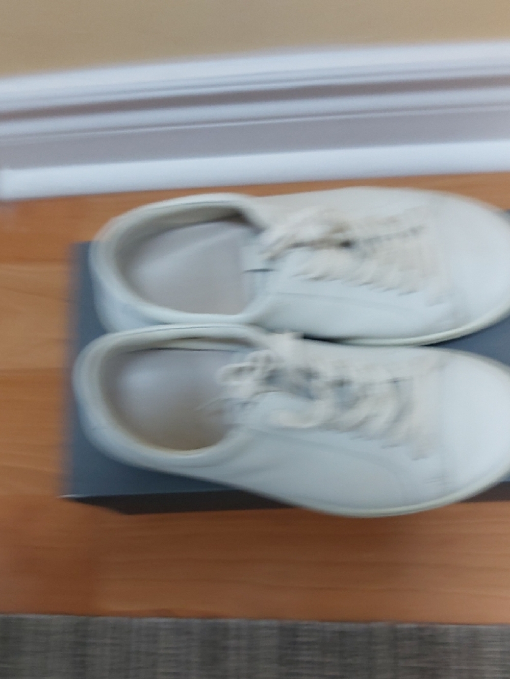 Ecco Women's White Leather Lace-Up Sneakers, Size 38 - Picture 6 of 10
